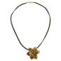 Preview: Kette 48mm Blume Metallanhänger oliv-gold emailliert Kordel oliv 50cm