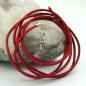 Preview: Lederband Rundschnur Rindleder 2mm rot gefärbt mit 1x Verschluss silberfarbig 1m