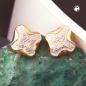 Preview: Clip Ohrring ca.27x29mm Kreuz bicolor weiß und goldfarben glänzend Kunststoff