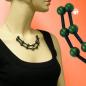 Preview: Kette Drahtkette grüne Perlen und schwarze Röhrchen Kunststoff 45cm