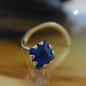 Preview: Nasenstecker 3x3mm Spirale mit Zirkonia safir-blau 18Kt GOLD