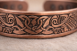 Preview: Kupferarmband Symbolisches Vogelpaar – Verstellbar | 15 mm Breit | 43 g | 6 Magnete | Ornamentales Muster