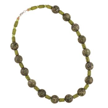 Kette 18mm Perle Kunststoff grün-matt gesprenkelt 56cm