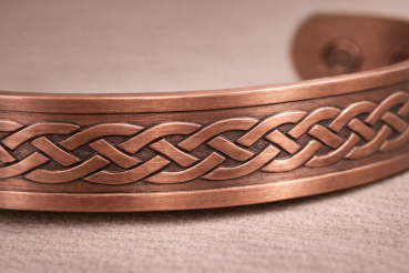 Magnetisches Kupferarmband mit keltischen Knoten - Antikes Kupfer
