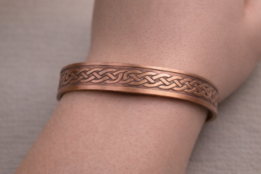 Magnetisches Kupferarmband mit keltischen Knoten - Antikes Kupfer