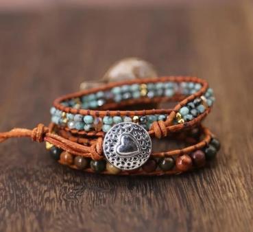 Ammoniten-Fossil & Jaspis Wickelarmband aus Leder – Boho Stil