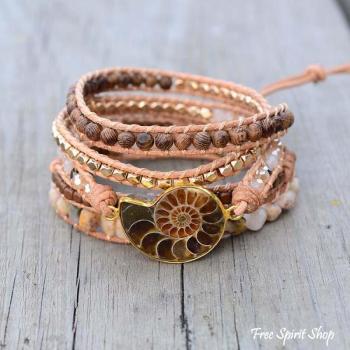 Wickelarmband mit Ammoniten-Fossil, Sonnenstein & Holzperlen