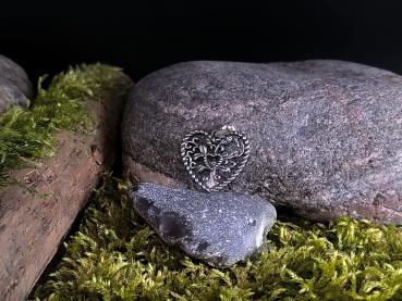 Preview: Herz im Herz Anhänger aus 925 Sterlingsilber mit grünen Ziersteinen