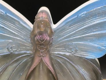 Teelichthalter Schmetterlingfrau „Verleih deinen Träumen Flügel“ – Eiche, Raysin & Epoxidharz