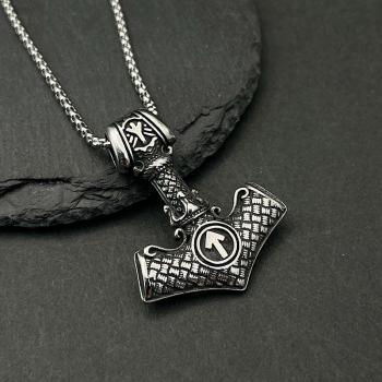Halskette mit Hammer-Anhänger im Vintage-Stil