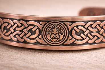 Kupferarmband Keltisches Knotenband mit Sonnenmedaillon – Verstellbar | 15 mm Breit | 46 g | 6 Magnete