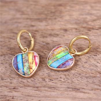 Jaspis Herz Creolen – Goldfarbene Edelstahl Ohrringe 7 Chakren, Regenbogen