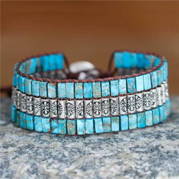 Manschettenarmband mit Türkis & Silber-Elementen – Boho Lederarmband im Ethno Stil