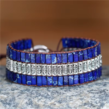 Manschettenarmband in Marineblau mit Silber-Elementen – Boho Lederarmband im Ethno Stil