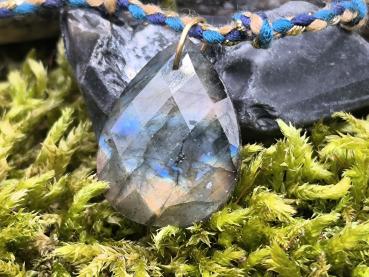 Labradorit Kette – Schimmernder Naturstein Anhänger in Tropfen- oder Kreisform