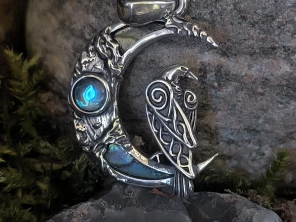 Mond & Rabe – Anhänger aus 925 Silber mit Mondstein und Abalone
