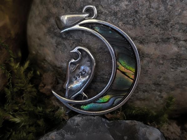Mond & Rabe – Anhänger aus 925 Silber mit Mondstein und Abalone