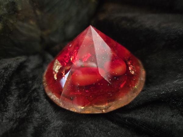 Kraftstein in Diamantschliff " Das innere Feuer"