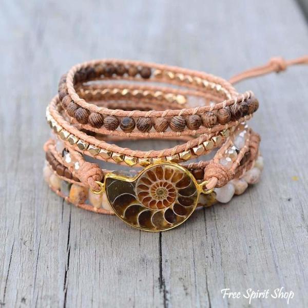Wickelarmband mit Ammoniten-Fossil, Sonnenstein & Holzperlen