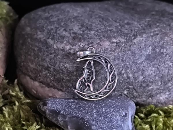 Keltischer Wolf Anhänger aus 925 Sterlingsilber mit sieben Chakrafarben