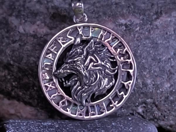 Wolf Anhänger mit Valknut und Runenring aus 925 Sterlingsilber