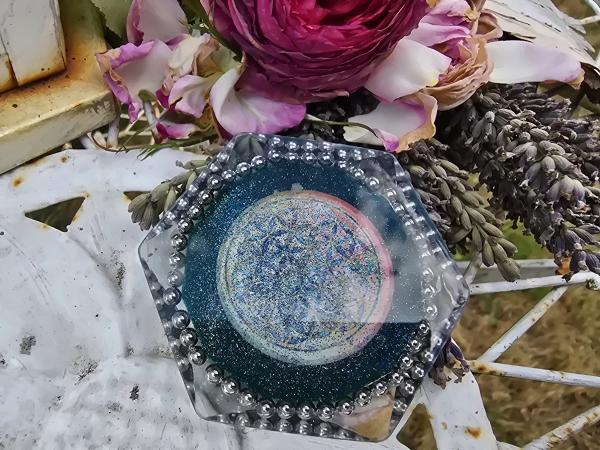 Energiestein in Rosenschliffoptik: "Blume des Lebens"