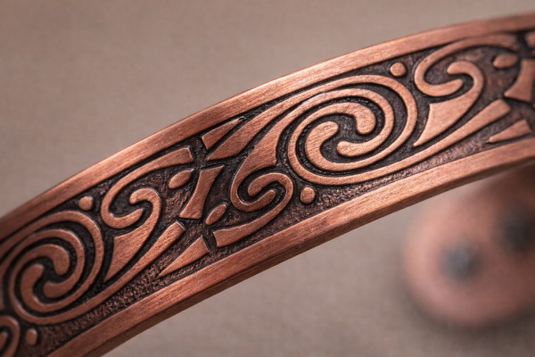 Kupferarmband Nordische Spiralen – Verstellbar | ca. 12,4 mm Breit | ca. 34,6 g | Symbolarmband