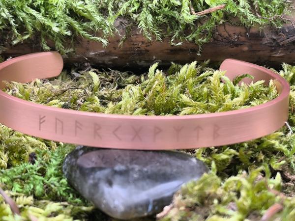 Kupferarmband Runen ca. 7,8 mm – ohne Magnete – ca. 23 g