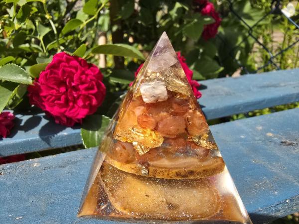 Orgonitpyramide "Mut des Alltags"
