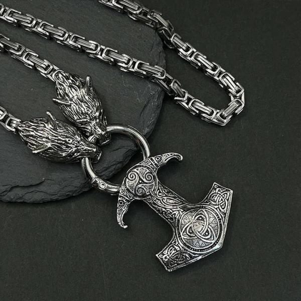 Halskette mit Wolfskopf