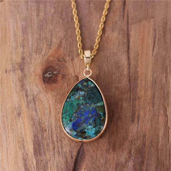 Chrysokoll Kette mit Tropfenanhänger – Edelstahl goldfarben