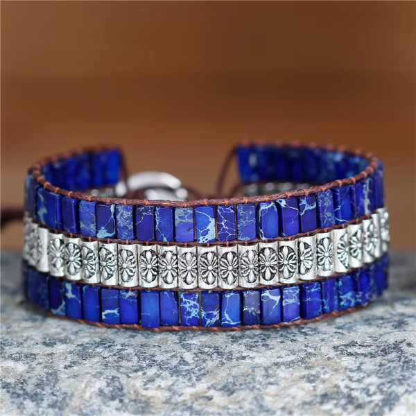 Manschettenarmband in Marineblau mit Silber-Elementen – Boho Lederarmband im Ethno Stil