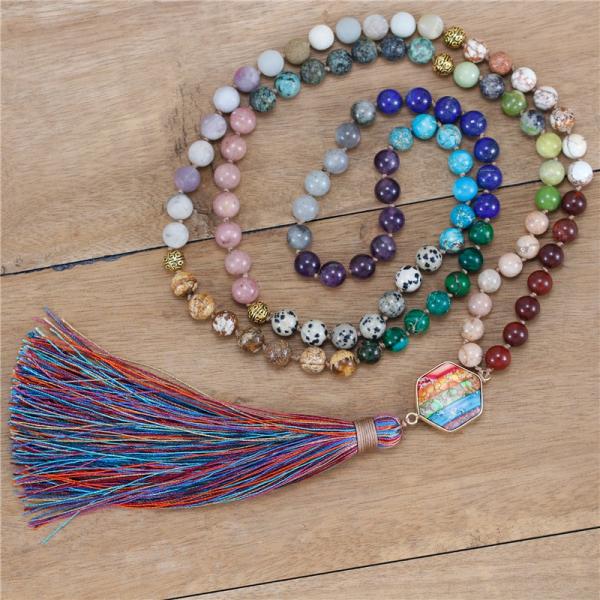 108 Mala-Halskette aus Natursteinen mit 7 Chakren und Quaste